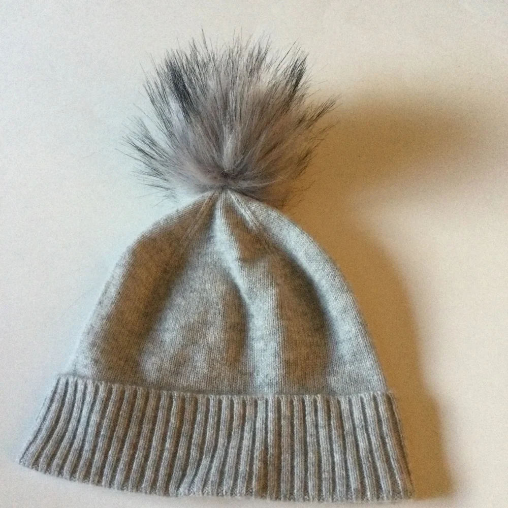 NORDSTROM RACK CASHMERE KNIT BEANIE WITH FAUX FUR POM GREY NWT